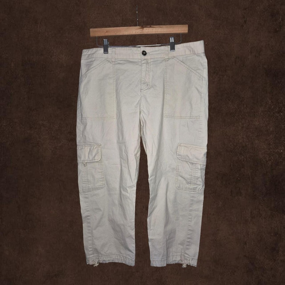 Reitmans Cargo Capri pants